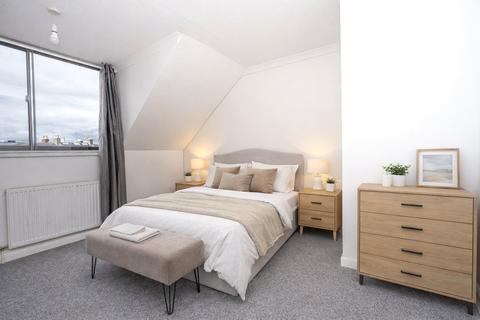 3 bedroom apartment to rent, Bath Road, Cheltenham, Gloucestershire, GL53