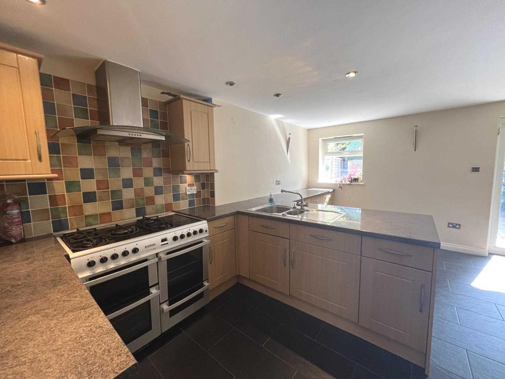 Birdham Close, Bognor Regis 3 bed house £1,150 pcm (£265 pw)