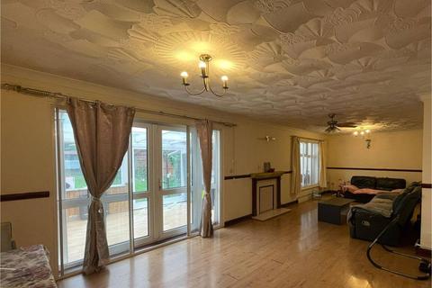 717 Bath Road, Hounslow, TW5 9SZ