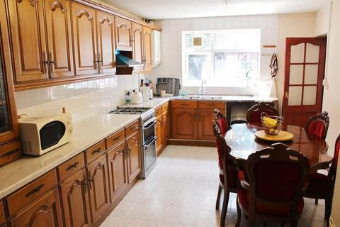 717 Bath Road, Hounslow, TW5 9SZ