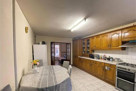 717 Bath Road, Hounslow, TW5 9SZ