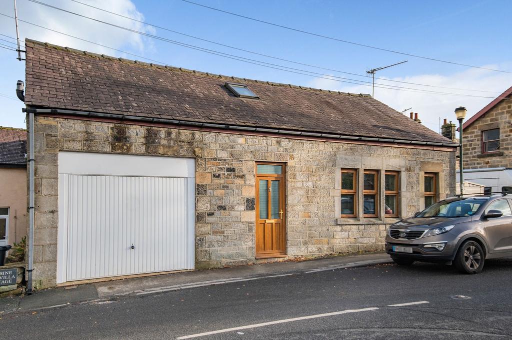 Dacre Banks, Harrogate, HG3 3 bed detached house £250,000