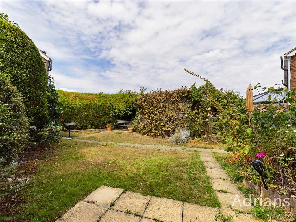 Heath Drive, Chelmsford 3 bed semidetached house £425,000