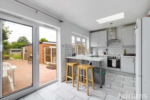 3 bedroom semi-detached house for sale - Goldlay Avenue, Chelmsford