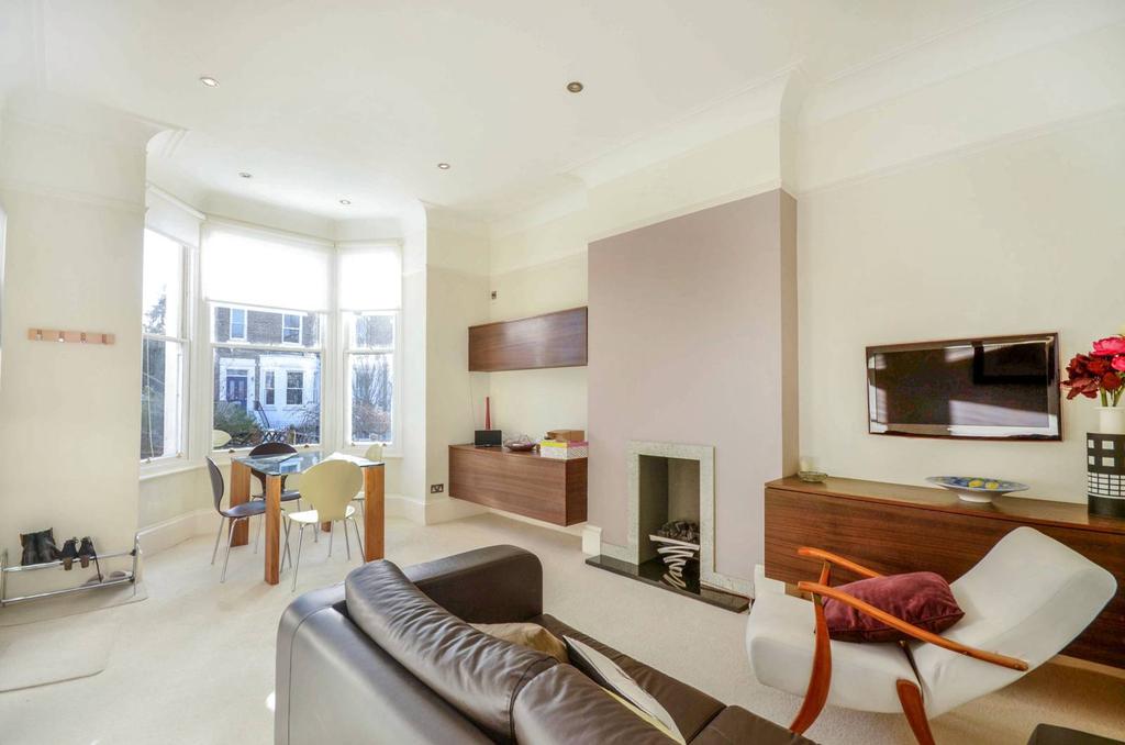 Park Road, East Twickenham... 1 bed flat to rent £2,947 pcm (£680 pw)