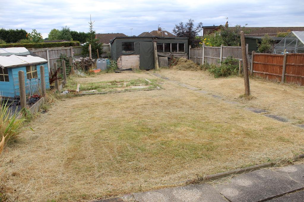 Peak Avenue, Riddings, Derbyshire.... 3 bed semidetached house £150,000