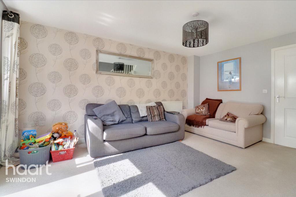 Bates Way, Swindon 2 bed end of terrace house £225,000