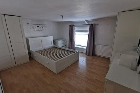31 High Street, Skewen, Neath, SA10 6NB