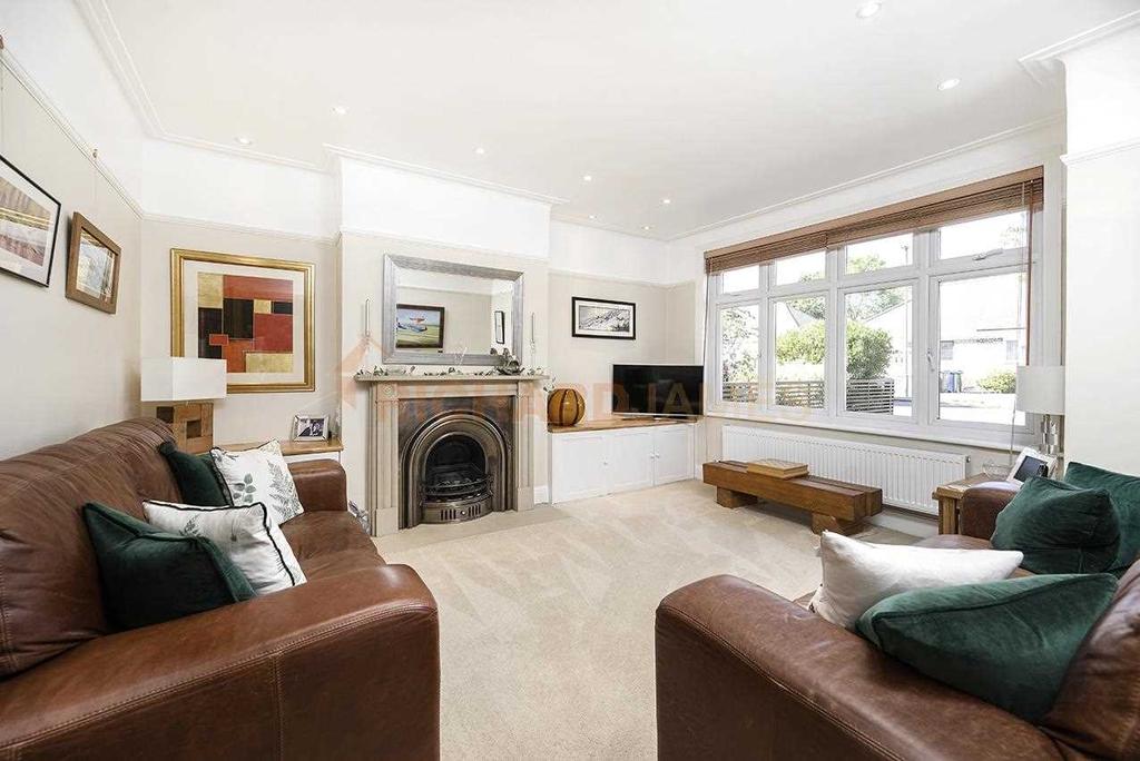 Hale Drive, Mill Hill 4 bed semidetached house for sale £870,000