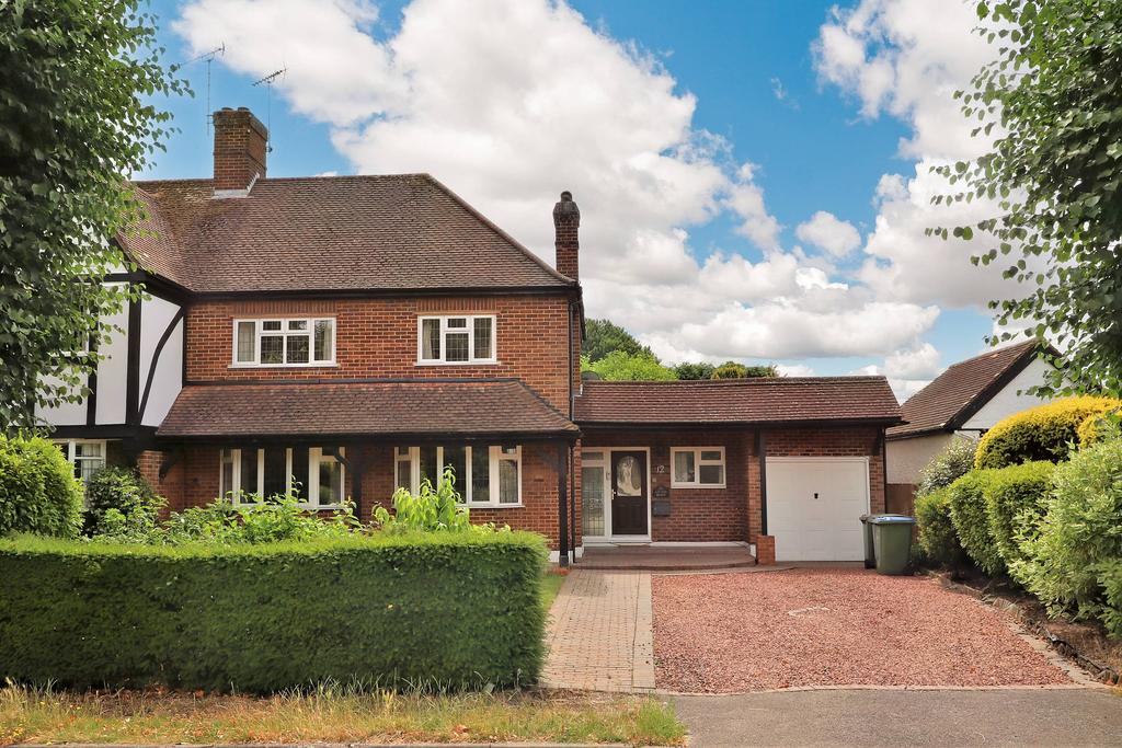 Crossway, WaltononThames KT12 4 bed semidetached house for sale £