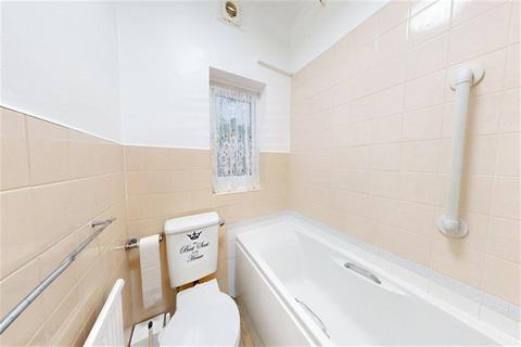 2 bedroom apartment to rent, Forest Side, Chingford, E4