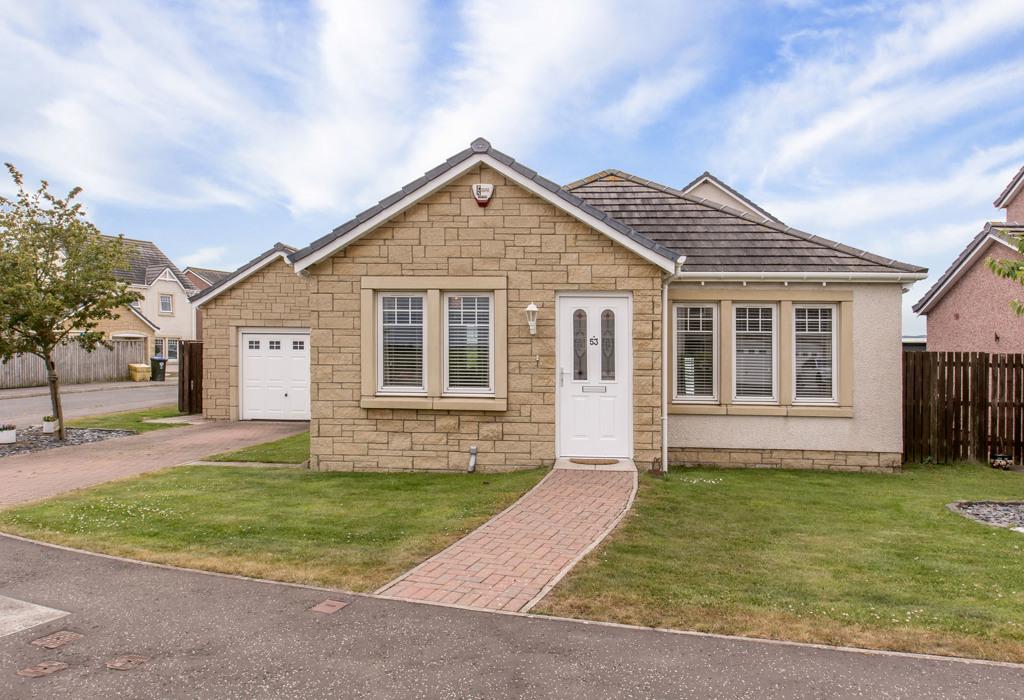 53 Orchard Way, Inchture, Perthshire 3 bed bungalow £245,000