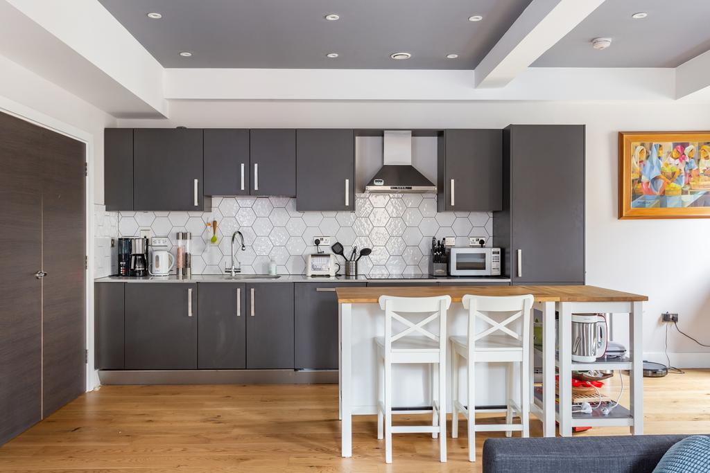 Cotton Exchange, N16 2 bed flat £2,450 pcm (£565 pw)