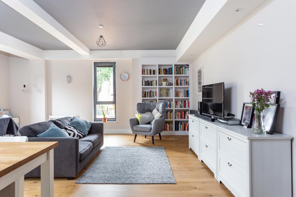 Cotton Exchange, N16 2 bed flat £2,450 pcm (£565 pw)