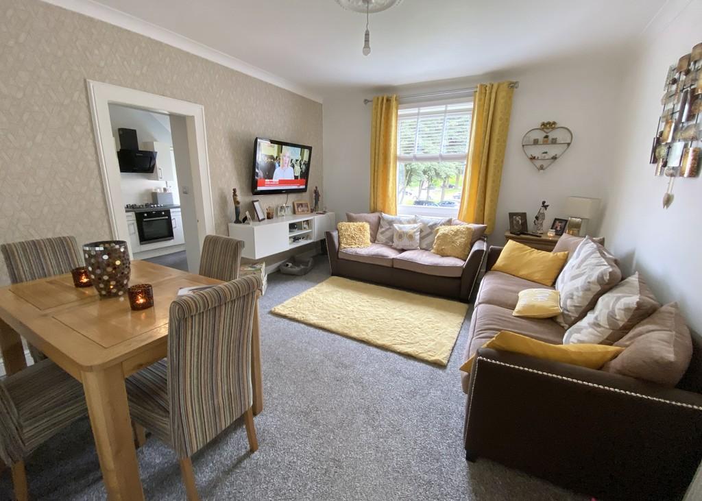 Hillend Crescent, Duntocher, West Dunbartonshire G81 6HN 3 bed flat £