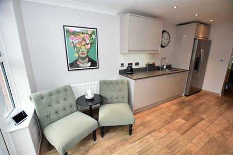 5 Griffin Lane, Dickens Heath, Solihull, B90 1TS