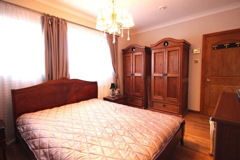 40 Burwood Gardens, Rainham, RM13 8JS