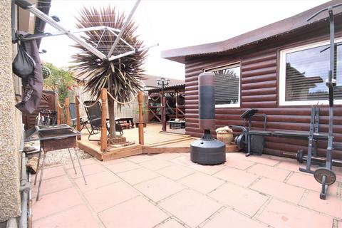 40 Burwood Gardens, Rainham, RM13 8JS