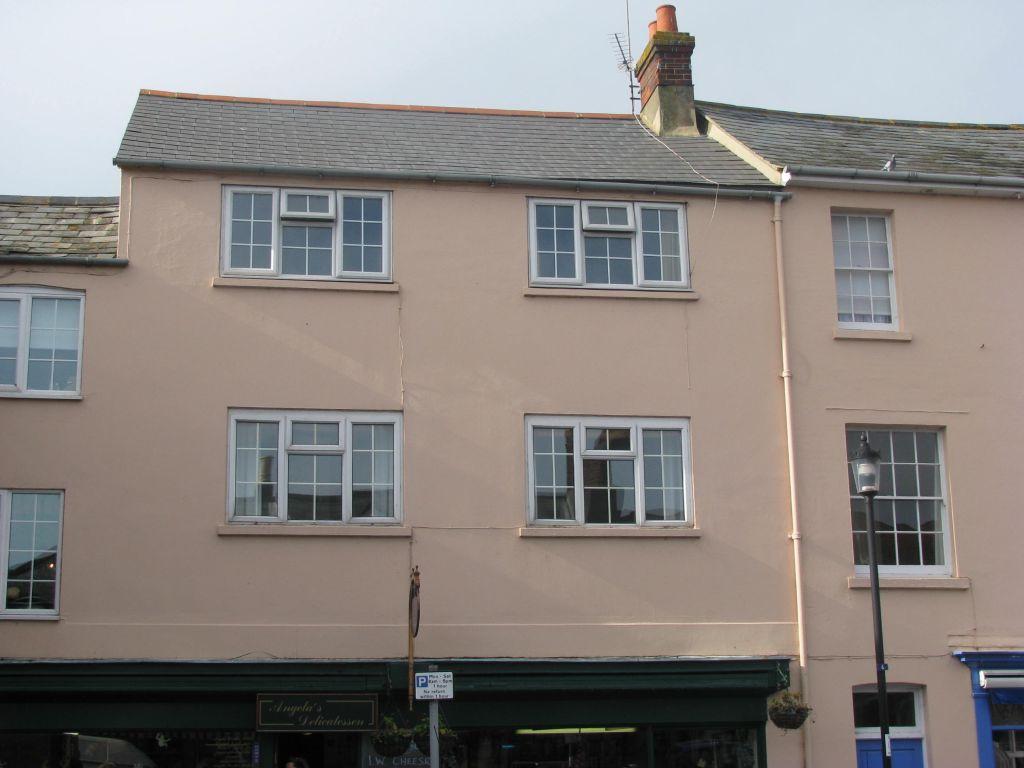 The Square, Yarmouth 1 bed flat £600 pcm (£138 pw)