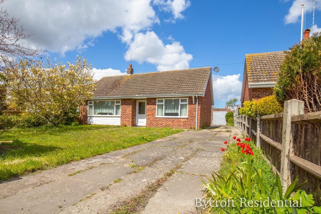 Beach Road, Scratby 2 bed detached bungalow for sale £285,000