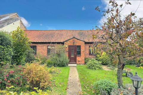 3 bedroom cottage for sale, Winthrop Close, Newton Road