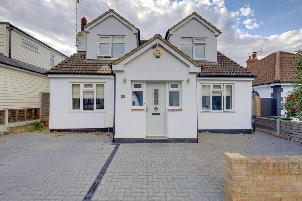 Tankerville Drive, Leighonsea, SS9 4 bed detached house £675,000