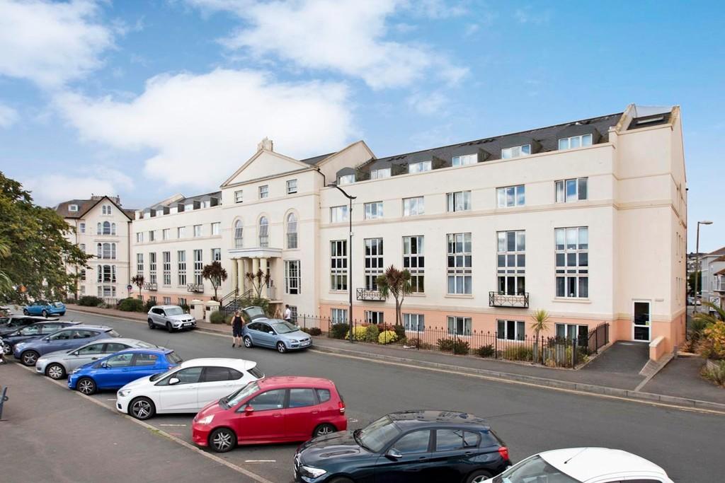 Den Crescent, Teignmouth 2 bed flat for sale £165,000