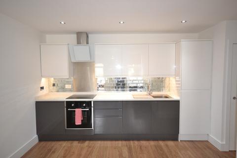 2 bedroom flat to rent, Mercury Gardens, Romford