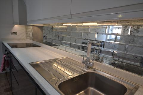 2 bedroom flat to rent, Mercury Gardens, Romford