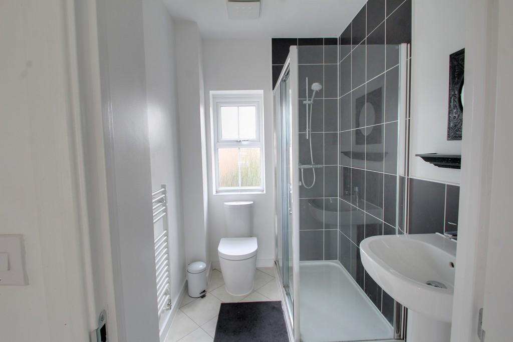 Abbott Way, Whetstone 3 bed semidetached house £1,100 pcm (£254 pw)