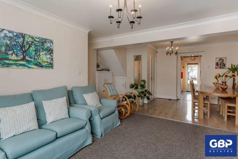 69 Hunters Square, Dagenham, RM10 8AY