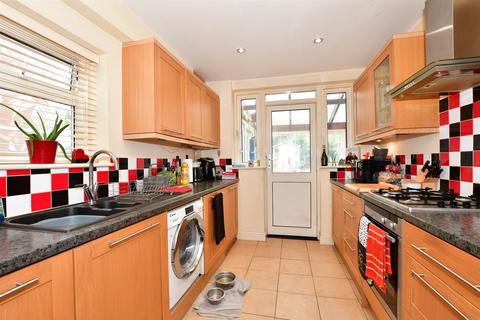 15 Brookside Road, Istead Rise, Gravesend, DA13 9JJ
