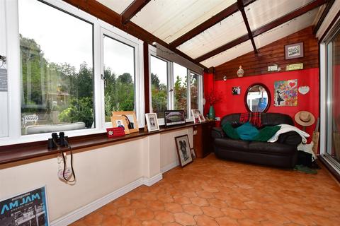 15 Brookside Road, Istead Rise, Gravesend, DA13 9JJ