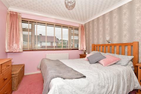 15 Brookside Road, Istead Rise, Gravesend, DA13 9JJ