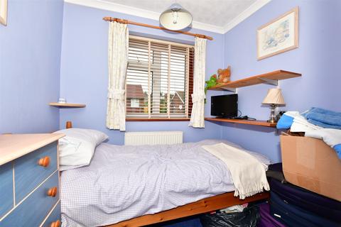 15 Brookside Road, Istead Rise, Gravesend, DA13 9JJ