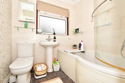 15 Brookside Road, Istead Rise, Gravesend, DA13 9JJ
