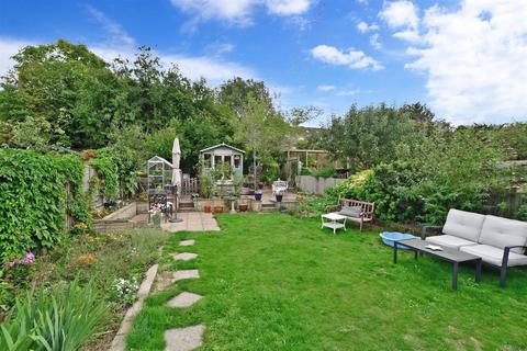 15 Brookside Road, Istead Rise, Gravesend, DA13 9JJ