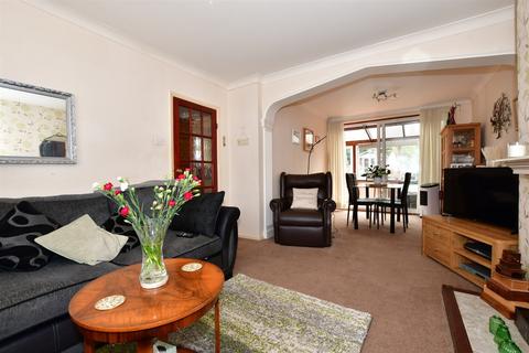 15 Brookside Road, Istead Rise, Gravesend, DA13 9JJ