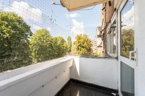 2 bedroom flat for sale, Knox Court, Studley Road, Stockwell, London, SW4