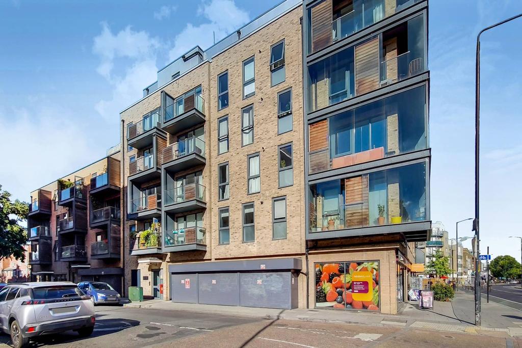 Carlton Grove, Peckham, London, SE15 3 bed flat £625,000