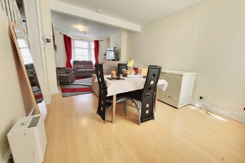 2 bedroom terraced house for sale, Marmadon Road, London