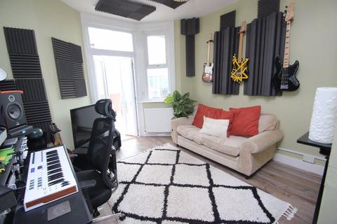 12 Cromer Road, Southend-on-sea, SS1 2DU