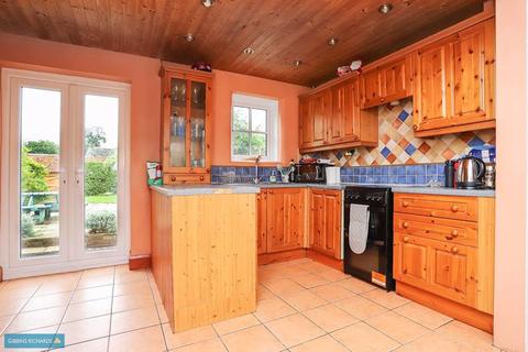 16 Churchfields, Wellington, TA21 8SD