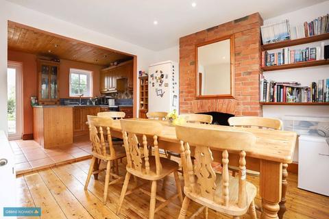 16 Churchfields, Wellington, TA21 8SD