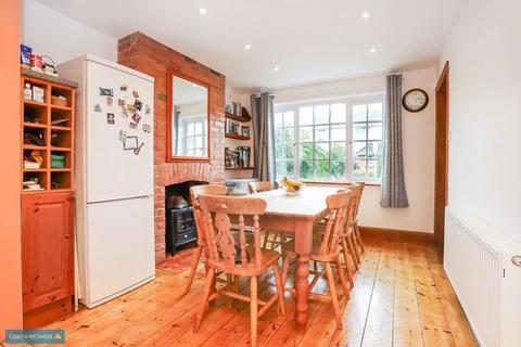 16 Churchfields, Wellington, TA21 8SD