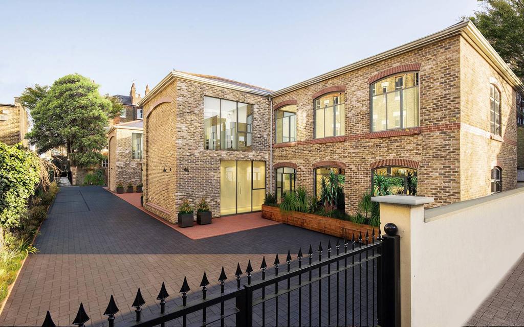 Hamlet Gardens, Ravenscourt Park, London, W6 2 bed flat £2,817 pcm (£