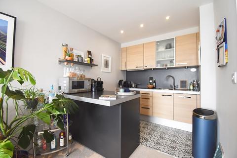 2 bedroom apartment for sale - The Heart, WALTON-ON-THAMES, KT12