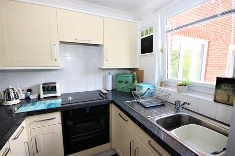 2 bedroom flat for sale - Homelawn House, Brookfield Road, Bexhill-on-Sea, TN40