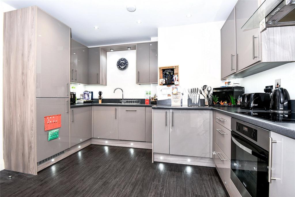 Heathland Court, 3 Grebe Way... 2 bed apartment £1,325 pcm (£306 pw)