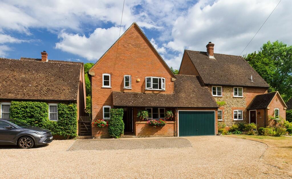 Warrendene Road, Hughenden Valley 4 bed detached house for sale £750,000